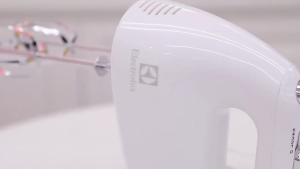 ⚡ เครื่องปั่นผสมแป้งไฟฟ้า แบบมือถือ 🌪️ 7 ระดับความเร็ว 🥛 ใช้ได้ทั้งผสมแป้ง-ตีครีมสด ✅ ใช้งานง่าย น้ำหนักเบา