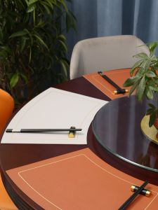 ผ้าปูโต๊ะกันน้ำรูปใบไม้แบบกลมสำหรับโรงแรม ผ้าปูโต๊ะกันร้อน กันเดือด ผ้าปูโต๊ะสำหรับจาน ผ้าปูโต๊ะสำหรับแก้ว ผ้าปูโต๊ะสไตล์ยุโรป ผ้าปูโต๊ะหนังแบบมีสไตล์