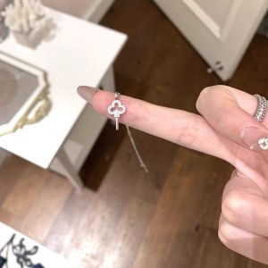 สร้อยคอรูปหัวเข็มขัดสุดเก๋สำหรับผู้หญิง ดีไซน์เรียบง่ายหรูหรา เครื่องประดับแฟชั่นสไตล์เกาหลี โซ่ไหปลาร้า โซ่ไหปลาร้า