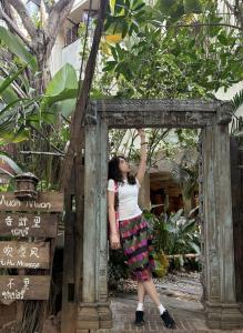 Thai Style Spicy Girl Scheler Green Wide Stripe Half Skirt Womens Spring Summer New Versatile Slimming Straight Tube Body Half Skirt