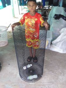 ถังขยะตะแกรง​ ใช้แยกขยะริไซเคิล​เบา​ ยับเยิน​แล้ว​คืน​สภาพ​ได้​ใหม่