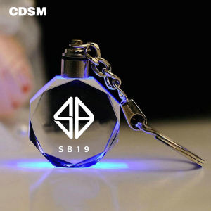พวงกุญแจรถจักรยานยนต์คริสตัล7สีไฟ LED พวงกุญแจรถโชว์ SB19พวงกุญแจปรับแต่งได้ป้องกันอุปกรณ์ประดับตกแต่งหาย