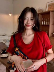 เสื้อยืดแขนสั้นคอ U สีแดงฝรั่งเศสผู้หญิง ฤดูร้อน ไม้ไผ่ ผ้าฝ้าย หลวม Fit ลำลอง เสื้อท่อนบน เรียบหรู ชั้นฐานสวยงาม เสื้อท่อนบน