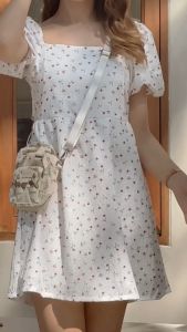 DOUGHNUT BAG : MACAROON TINY THE MYSTIC CLUB SERIES : CREAM X BRICK แรงบัลดาลใจจาก ซีรีส์ Mystic Club ลวดลายออกแบบโดยศิลปินที่ทางโดนัทคัดหามา ( รหัสสินค้า 09491 )