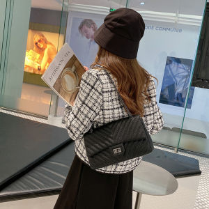 Genuine Leather Chain Crossbody Small Square Bag: A Stylish & Practical Choice