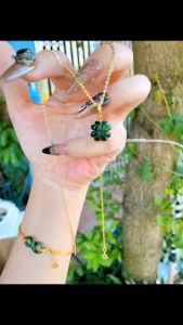 dây chuyền cỏ 4 lá ngọc cẩm  thạch tự nhiên vip móc vàng tây mặt dây chuyền đá phong thủy trang sức thiết kế đủ hóa đơn thẻ bảo hàn