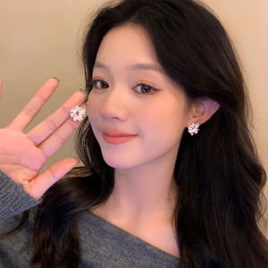 ต่างหูไข่มุกดอกทานตะวันสำหรับผู้หญิง 2025 รุ่นใหม่ หรูหรา ไม่ต้องเจาะ ต่างหูแบบสวม ต่างหูแบบหัวเข็มขัด ต่างหูแบบหัวเข็มขัด