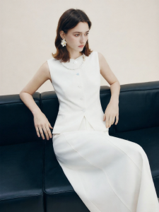 FAMANXUAN | French V-neck Acetate Vest Half-skirt Suit