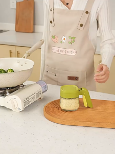 กระปุกใส่เครื่องปรุง มีฝาล็อค  มีซีลยาง ช่วยกันไม่ให้น้ำเข้า ช่วยป้องกันความชื้น ทำให้เครื่องปรุงรสไม่จับตัวเป็นก้อน