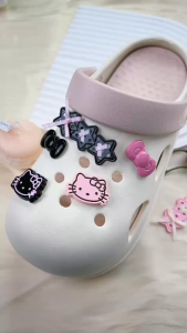 Bộ 6 Sticker Charm 3D chủ đề Mèo black pink nhựa cứng gắn Dép Sục Cá Sấu MayTo JB-369