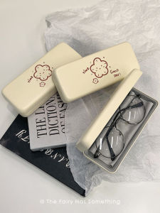 กล่องใส่แว่นสายตาแบบพกพาสำหรับผู้หญิง ดีไซน์เก๋ไก๋ น้ำหนักเบา ทนทานต่อแรงดัน กล่องใส่แว่นสายตาแบบเรียบง่ายสำหรับผู้ที่สายตาสั้น