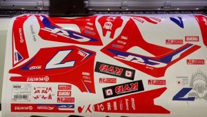Desain Stiker Full Body CRF Keren Warna Merah Simple