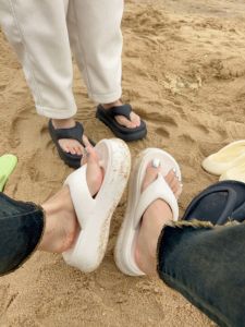 Trendy Thick-Heeled Sandals Womens Summer Outdoor Wear Heightening Footwear Fashionable Thong Slippers Beach-Ready EVA Material