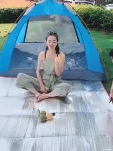 แผ่นฟิล์มอลูมิเนียมชายหาด เสื่อกันความชื้น กลางแจ้ง PVC อลูมิเนียมฟอยล์ปิกนิกตั้งแคม กันน้ำ กันชื้น แผ่นฉนวนโฟมฟอยล์ กิจกรรมกลางแจ้งกลางแจ้ง