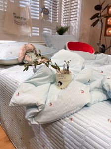 Suxuan | INS Style Small Cherry Cooling Silk Bedding Set