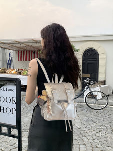 Trendy Silver Large Capacity Womens Backpack Double Shoulder Bag Luxury Design Sensation Casual Magnetic Buckle Closure