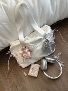 กระเป๋าสะพายไหล่ทรงสี่เหลี่ยมกลวงผ้าไนลอนทรงสี่เหลี่ยมกลวงสำหรับผู้หญิง กระเป๋าสะพายไหล่แบบผูกโบว์สไตล์บาเลียร์แบบลำลองสำหรับฤดูใบไม้ร่วงปี 2024