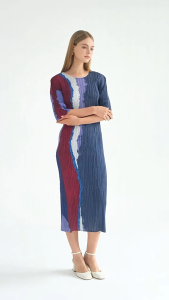 Miyake ชุดเดรสคอกลมแขนสั้นจับจีบใหม่ฤดูร้อนพิมพ์ลายย้อนยุค