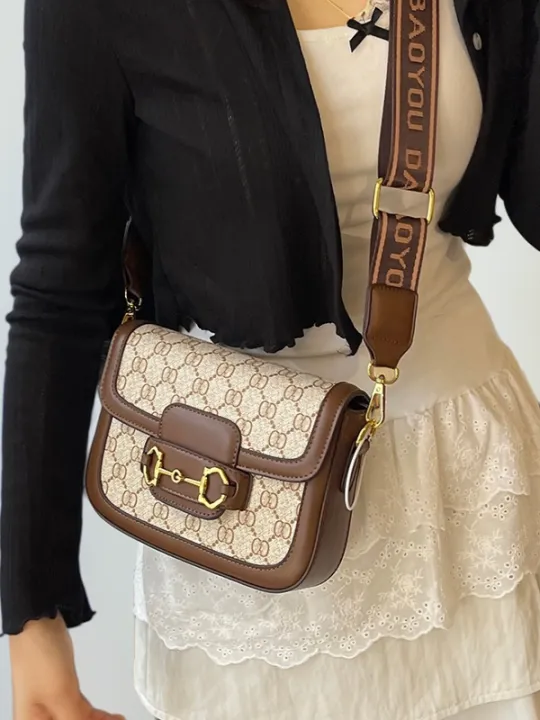 Elegant%20Luxury%20Small%20Niche%20Saddle%20Bag%20-%20Image%203