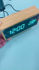 Đồng hồ LED hiển thị thời gian bằng gỗ