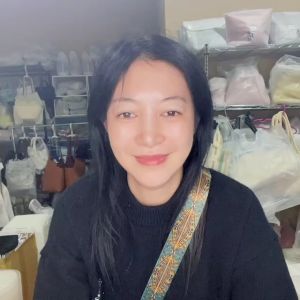 กระเป๋าหนังนุ่ม สายสะพายสุดเก๋ ทรงกระบอก Code 8129