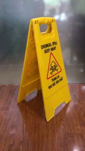 Biển báo chữ A di động chú ý tránh xa khu vực có hóa chất độc hại