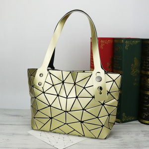Geometric Ling Grid Chain Bag with Single Sling Shoulder Strap for Youth Soft Handbag with Zipper Closure and Small Size