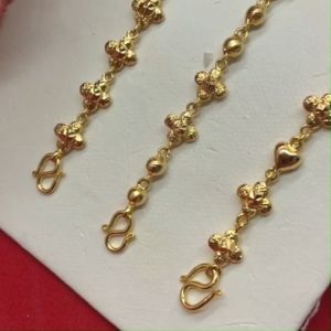 สร้อยข้อมือลายดอกไม้ คละเเบบ 7 นิ้ว ชุบทอง เทียบเท่าน้ำหนัก 2 สลึง ทองเเฟชั่น ใส่ได้ทุกโอกาส รูปถ่ายจากสินค้าจริง