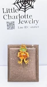 เข็มกลัดคริสตัล Crystals from Swarovski รูปเจ้าชายกบ ขนาดเล็ก