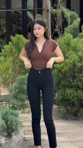 กางเกงยีนส์ผู้หญิง กางเกงยีนส์เอวสูง กระบอกเล็ก กางเกงแฟชั่น ผ้ายืด สีฟ้า สีดำ 💥จัดส่งในไทย💥