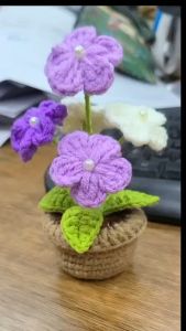 Chậu hoa len mini làm qua tặng  lưu niệm  để bàn học bàn làm việc