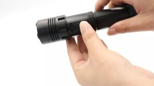 Senter LED XHP70.2 & 26650 Baterai 9000LM: Penerangan Outdoor Terbaik