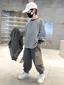 ชุดสามชิ้นฤดูใบไม้ร่วงสำหรับเด็กชาย 2025 ใหม่ แฟชั่นฤดูใบไม้ผลิและฤดูใบไม้ร่วง เสื้อสเวตเตอร์คอกลม ผ้าฝ้ายผสม ปกติ