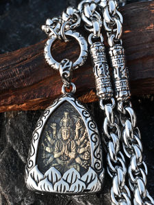 Retro Protector God Buddha Pendant Necklace Mens Stylish Trendy Ti Steel Charm Hip Hop Sweater Chain Streetwear Original Design