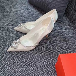 แชมเปญ สีขาว รองเท้าส้นสูง สไตล์ฝรั่งเศส รองเท้าแต่งงานชี้นิ้วเท้า ทันสมัย สุภาพสตรีประดับเพชรส้นบางรองเท้าเดียว