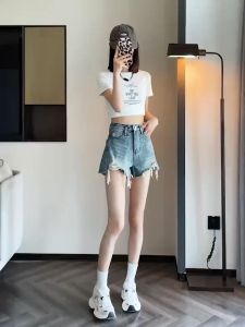 Chen Shop แฟชั่นกางเกงยีนส์ขาสั้นเอวสูง - ทรงสวยเข้ารูป ปลายรุ่ยขาดขาเล็กน้อย