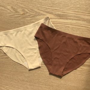 [NEW ARRIVAL] 3in1 HUGA Cate Seamless Anti-Slip Hipster Panty for Women Underwear Womenswear + FREE 1 Simply Fedelia Bra