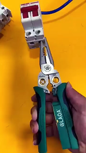 คีมช่างไฟฟ้า Multi-function Wire Stripper 8-in-1 คีมจมูกเข็มสแตนเลสพร้อมเครื่องมือไฟฟ้ามือ (มาพร้อมกับใบมีดสํารอง)