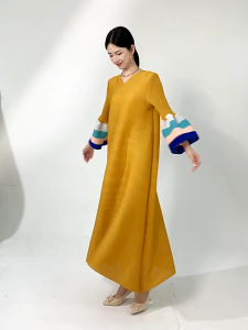 Miyake pleated plus size fashionable dress 2024 new style temperament V-neck flared sleeve elegant dress for women