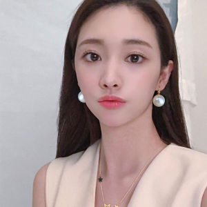 Elegant Large Pearl Ear Cuff Fashionable Retro Ins Statement Earrings Versatile for Autumn Winter Womens Jewelry Accessories