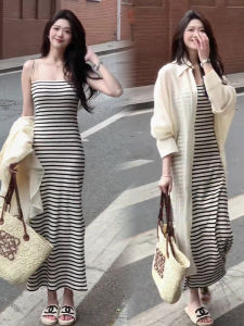 ชุดเดรสลายทางสตรีทสไตล์ไฮเอนด์ ชุดสองชิ้น แขนยาว คอโปโล ปกป้องแสงแดด ชุดทำงานฤดูร้อน ชุดเดรสยาวปานกลาง