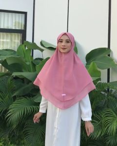 Hijab Bergo 2 Layer Jumbo Modern dengan Desain Terbaru dan Bahan Diamond Crepe yang Adem