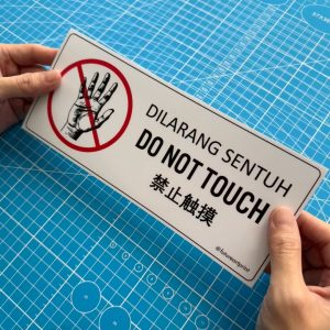 Do Not Touch. Dilarang Sentuh. 禁止触摸. Prohibited Notice Signage. Laminated Waterproof Scratch Resistant. Suitable for Indoor and Outdoor. Retro Special Unique Exclusive Design.