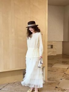 MIUCO | Bộ Áo Sweater Mỏng Đính Đá Dây Kéo Dài và Chân Váy Tulle Đa Lớp
