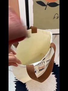 กระเป๋าถือ ผ้าแคนวาส กระเป๋าสะพายข้าง จุของได้เยอะ ลายการ์ตูนน่ารัก