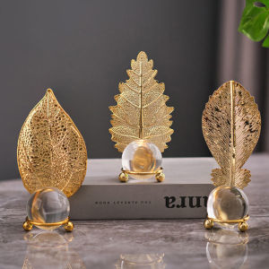 Nordic Luxury Modern Bola Kristal Hiasan Hias Dekorasi Rumah Daun Emas Bola Kristal Hiasan Meja Metal Crystal Ball Decorations Pajangan Meja Bola