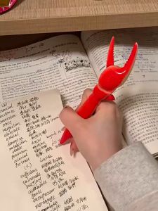 Bút bi càng cua có thể kẹp gắp đồ cực kỳ dễ thương mới nhất 2024