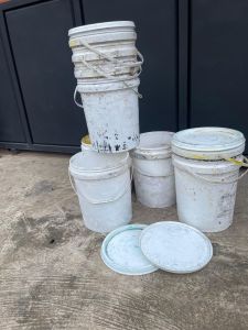 Ember bekas plus tutup UK 20/25kg masih kotor belum cuci tidak bocor hanya kotor belum cuci murah