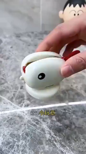 Toothpaste Dispensers Squeezer Wall Sucker Facial Cleanser Manual Bathroom Toothpaste Squeezer