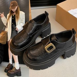 รองเท้าส้นหนา Mary Janes สไตล์อังกฤษสำหรับผู้หญิง รองเท้าส้นแบนแบบสวมสบาย ทรงหัวมน ส้นกลาง วัสดุด้านในเป็นหนังเนื้อสัมผัสเนียนนุ่ม